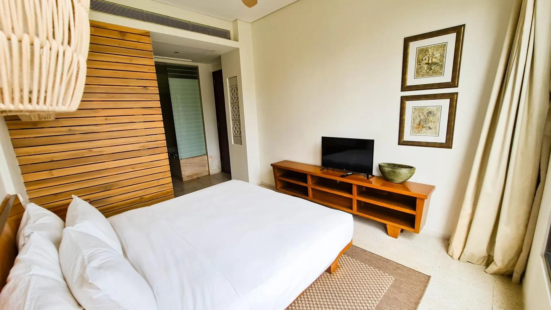 Resort Apartment, 1 Minutes Walk From The Beach! Da Nang Vietnam